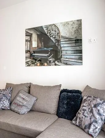 Szymanowskiego شقة *